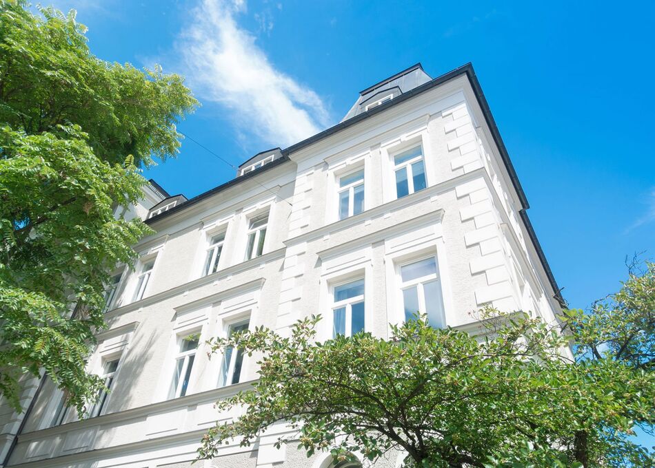 Stadtvilla mit historischen Sprossenfenstern von UNILUX
